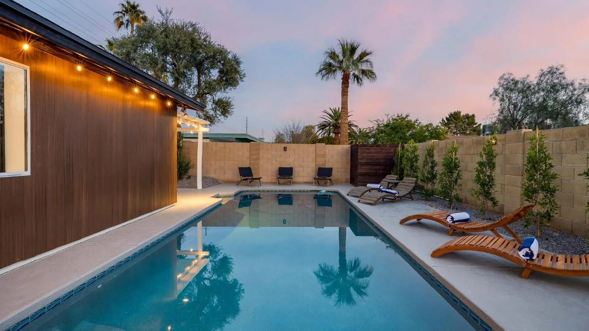 Дом отдыха Modern Cactus Home - Luxe With Spa-Baths Pool & Firepit Феникс