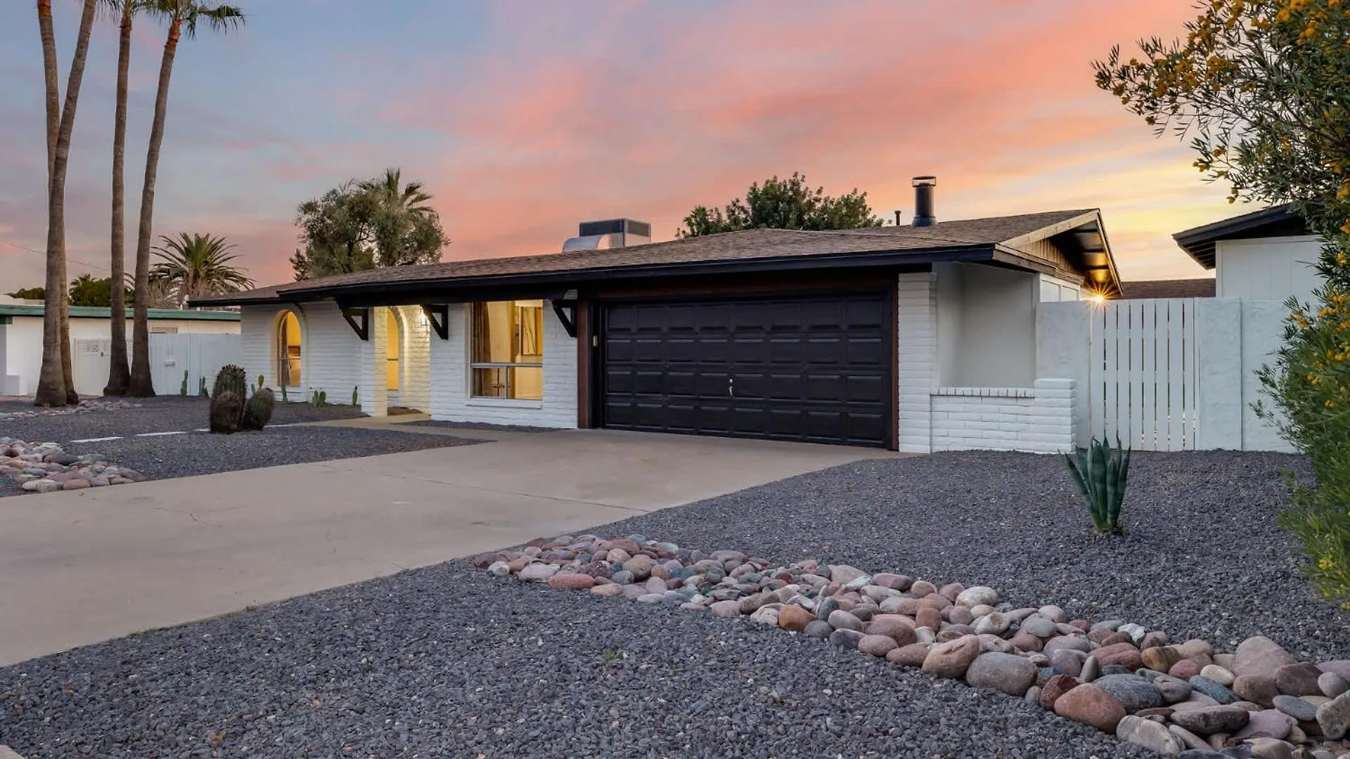 Дом отдыха Modern Cactus Home - Luxe With Spa-Baths Pool & Firepit Феникс