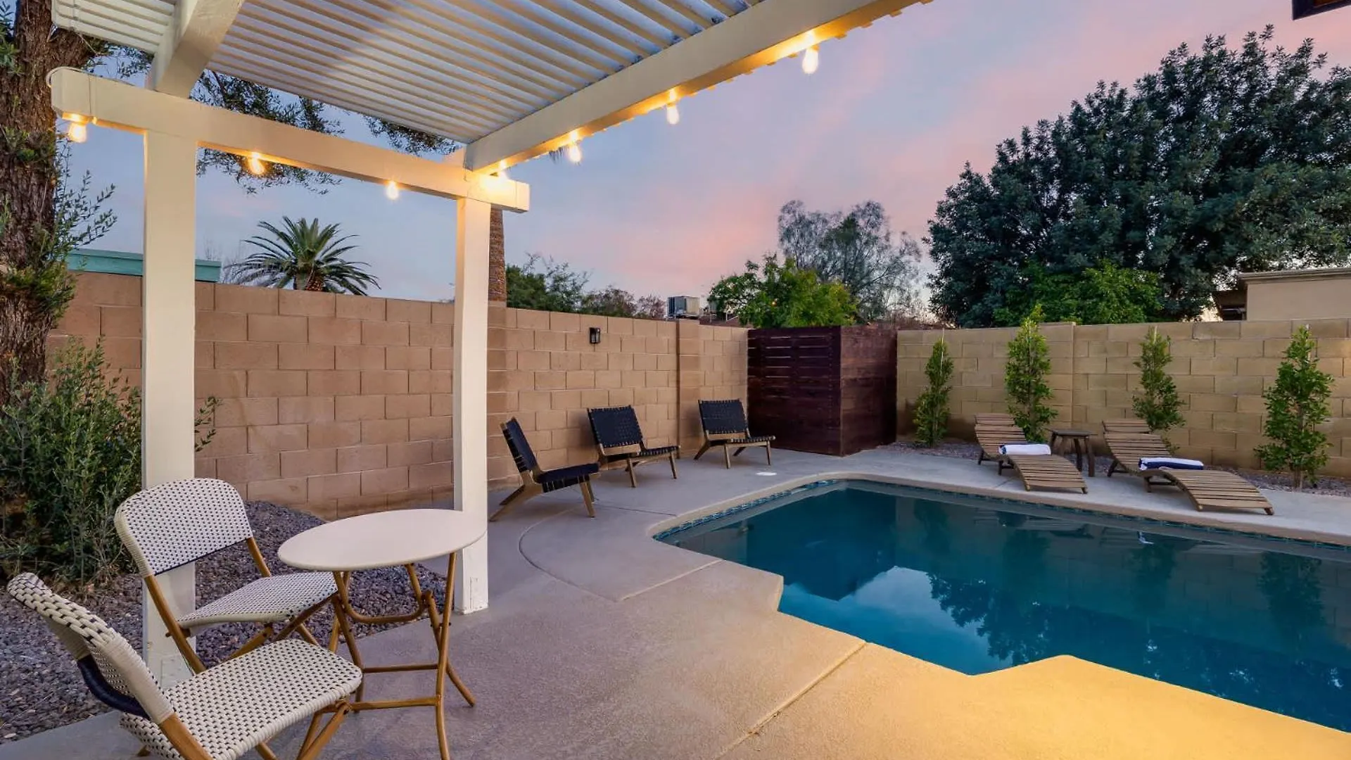 Modern Cactus Home - Luxe With Spa-Baths Pool & Firepit Феникс Дом отдыха